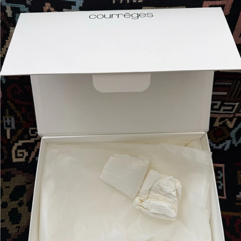Courrèges Magnetic Empty Shoe Box (Size 39)